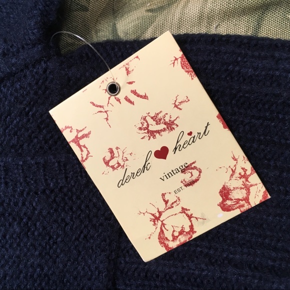 Navy Blue Derek Heart Short Sleeve Cropped Sweater - Picture 4 of 4